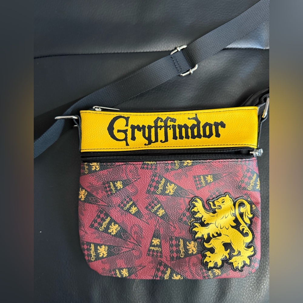 Harry Potter Gryffindor Crossbody Purse with Pennants Gryffindor EUC